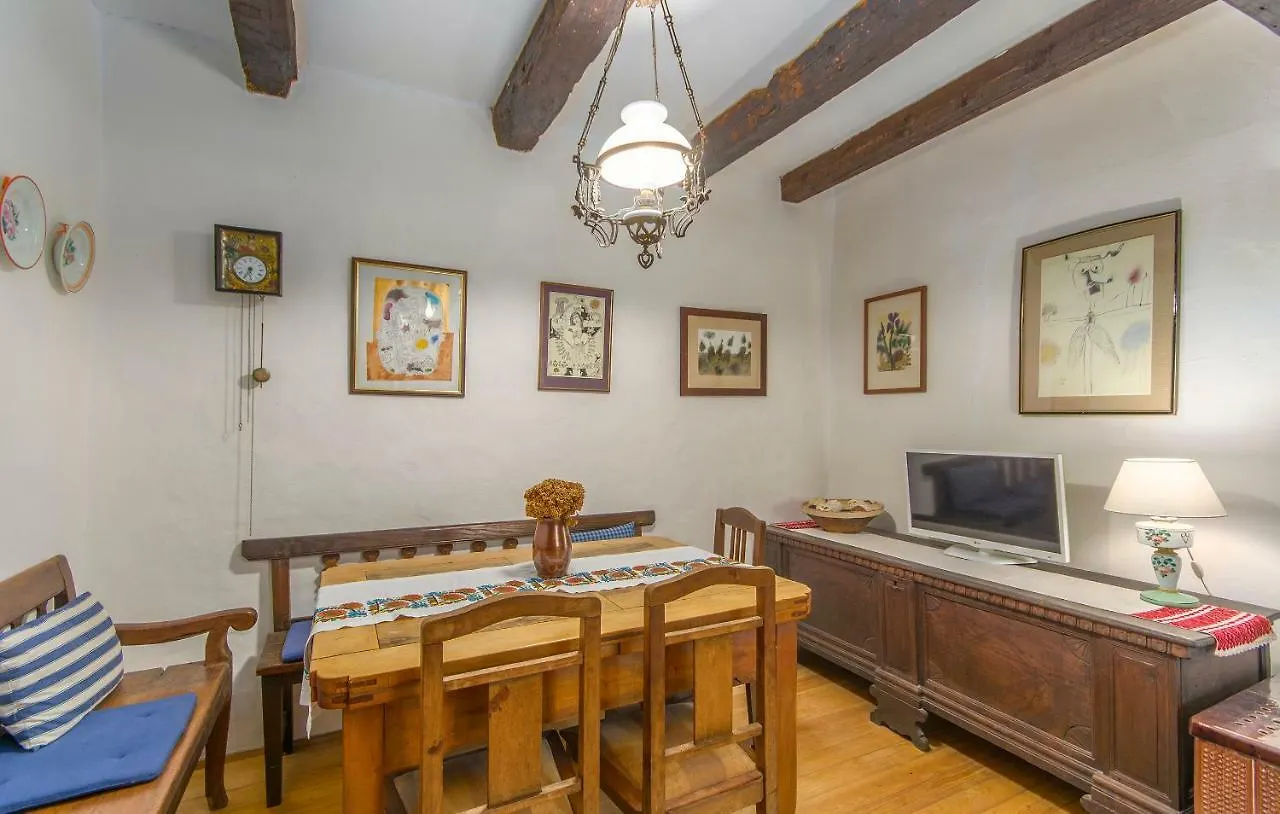 度假居 Apartment Kuharic Grožnjan 克罗地亚